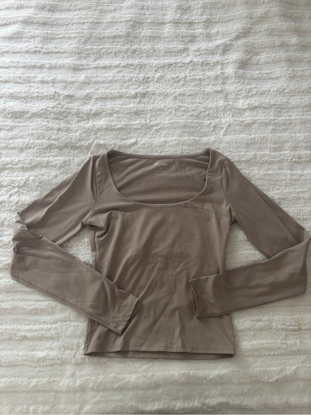 Hollister Women's Long Sleeve Scoop Neck Top in Taupe Brown